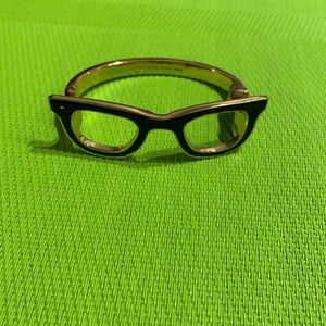 Fun bracelet by Kate Spade! Fits up to an 8 inch wrist